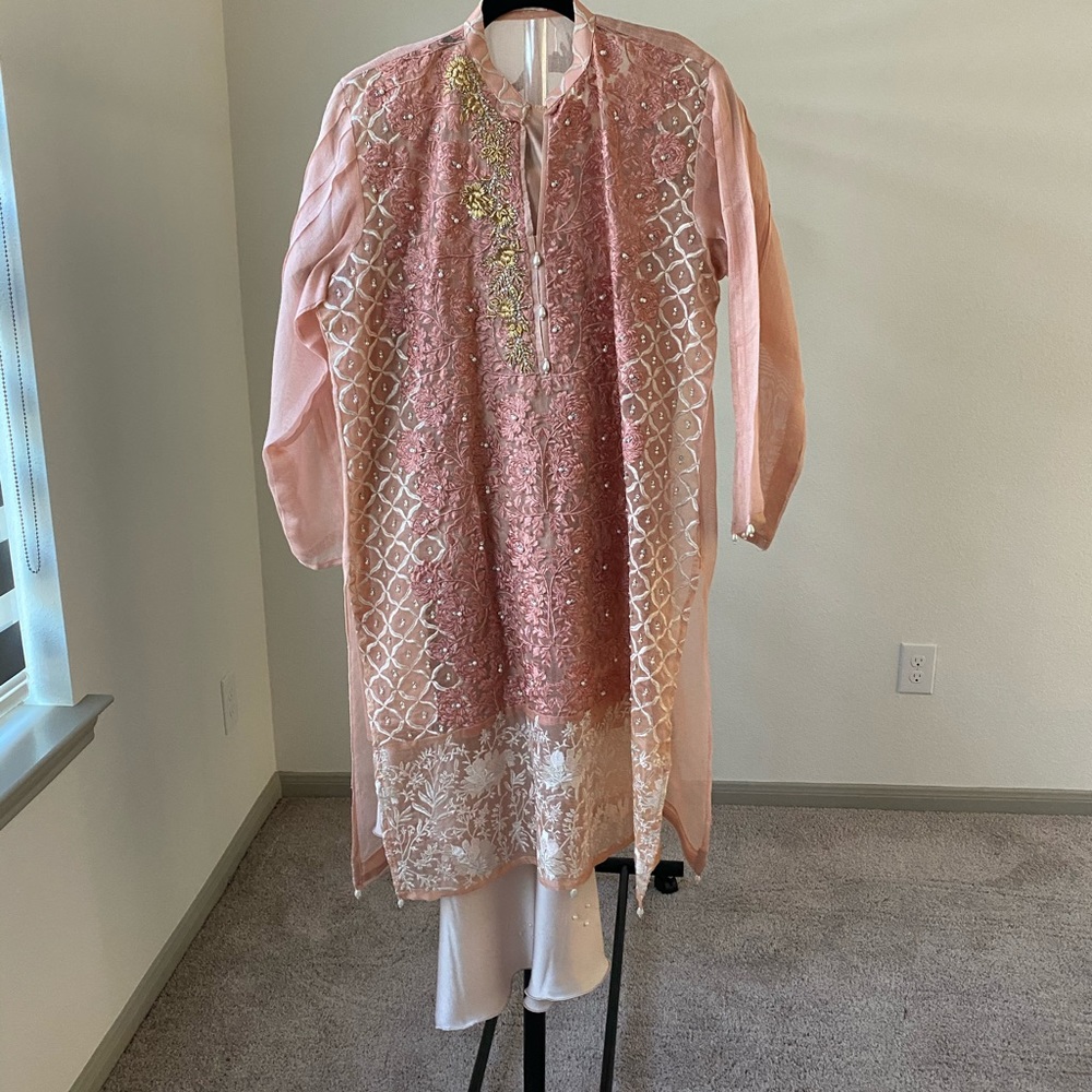 Beautiful pretty Indian/Pakistani outfit 3 pc